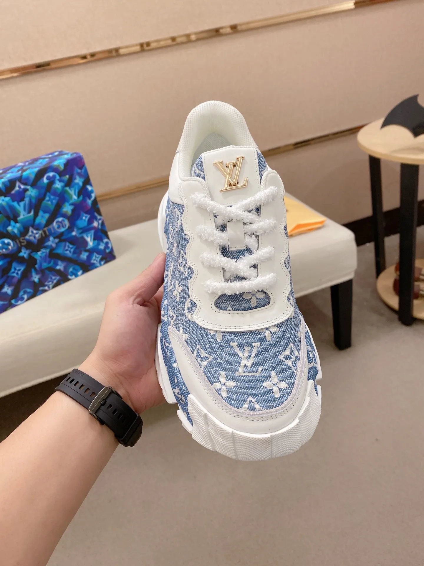 Factory price 600💰 Louis Vuitton (Louis Vuitton/lv) official website 1:1 copy 👊🏻Upper 🇮🇹Imported cowhide🇩🇪Lining imported breathable mesh lining. The original outsole is molded to reflect the identity of every man, and the upper foot is elegant and stable🚶🏻🚶🏻The high-end custom counter original replica📯The shoe last remains unchanged regardless of wind and rain, and can withstand the verification of time🔍️,🔵 Size: 39-45. Can be customized 38-46 non-refundable and non-exchangeable!